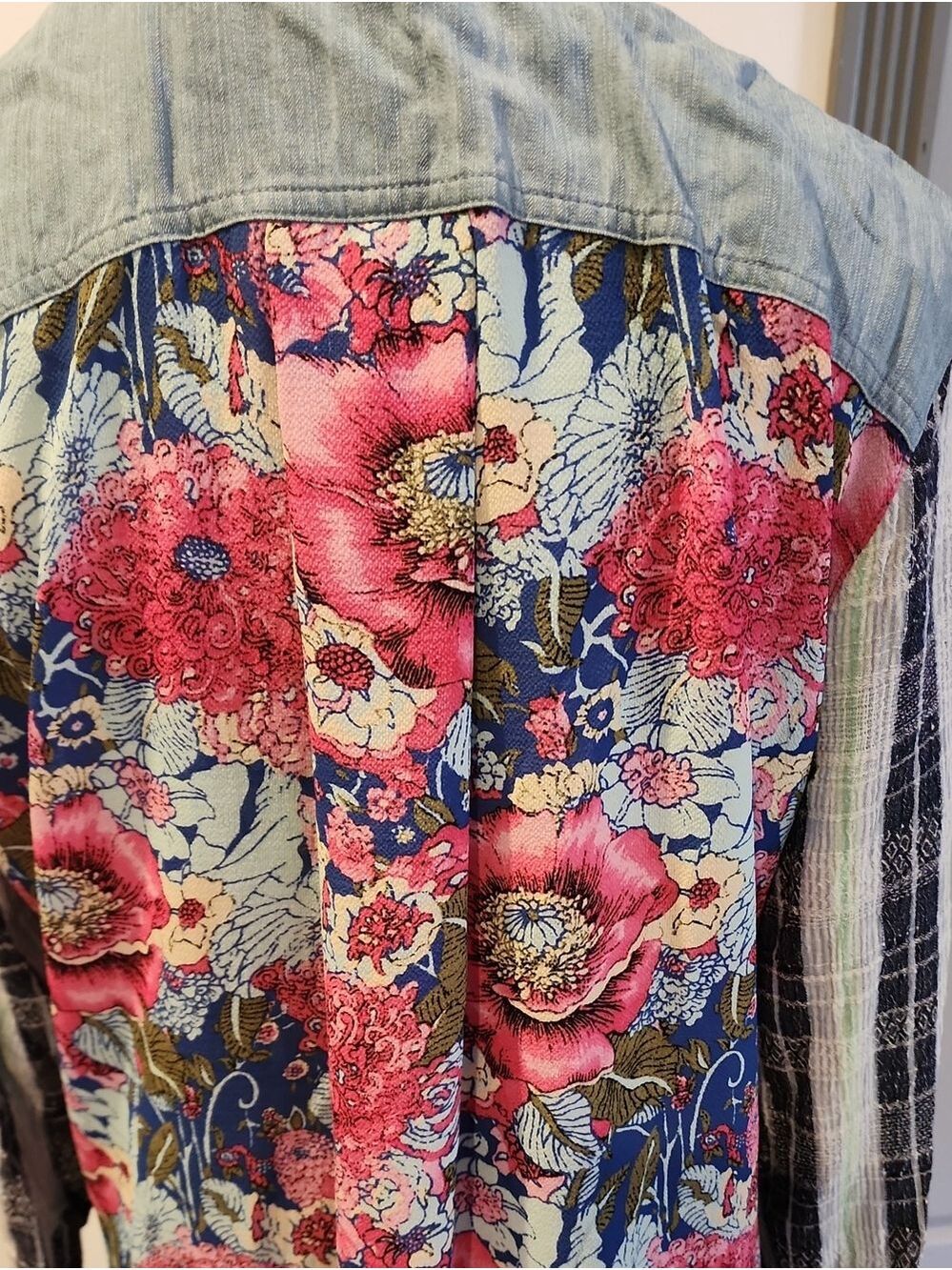 John Mark Blue Chambray Tunic with Pink Floral Accents size L - Picture 4 of 7